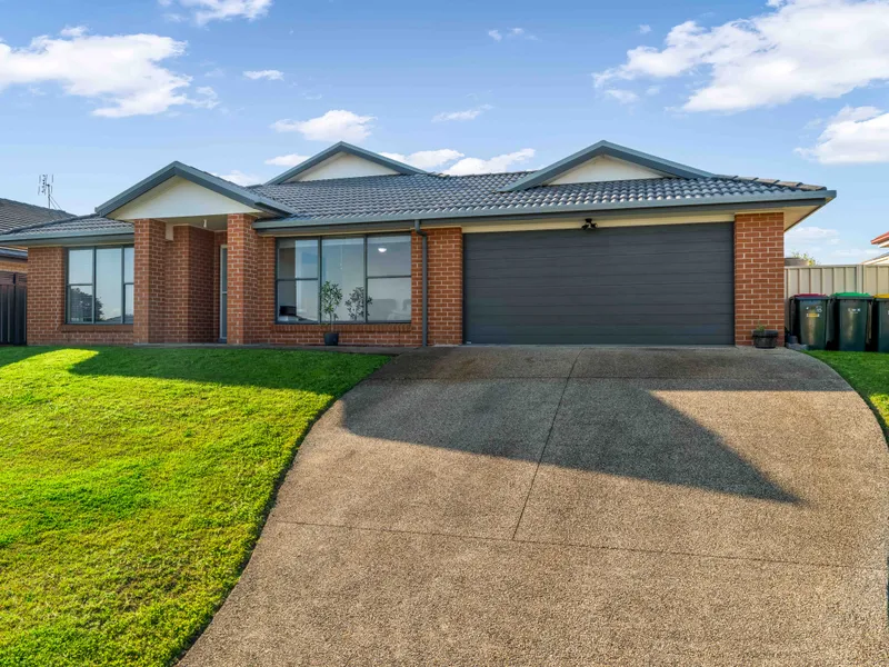 MODERN FAMILY HOME IN RUTHERFORD