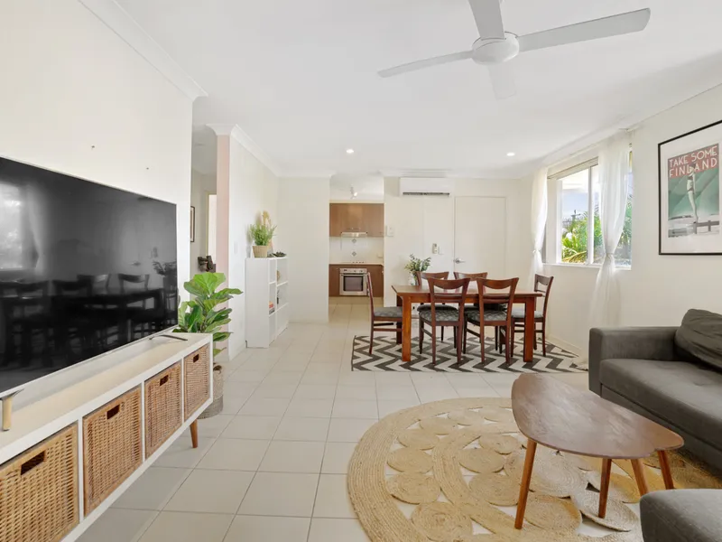 Delightful & Practical Apartment in the Coveted Broadwater Precinct