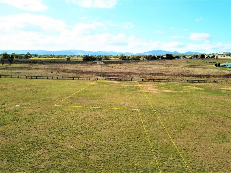 LARGE BLOCK WITH RURAL VIEWS