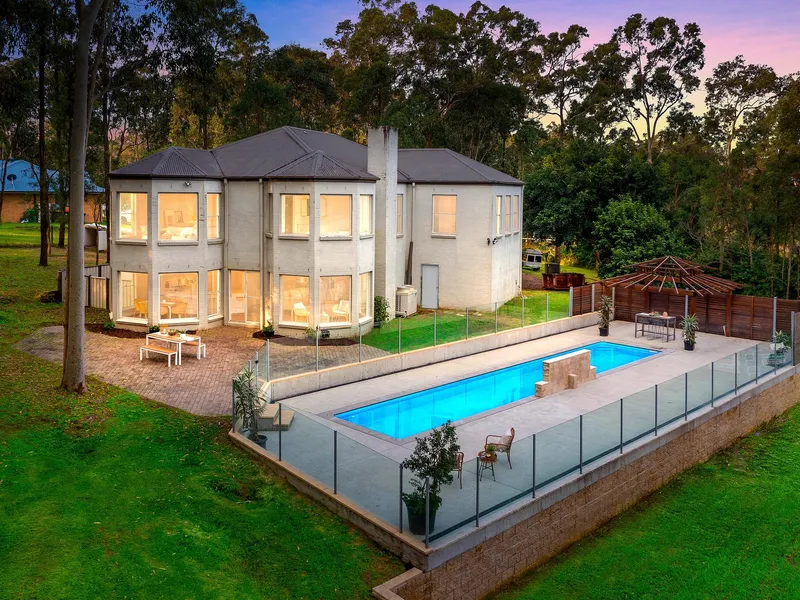 Embrace the flexibility of this ultimate rural retreat.
