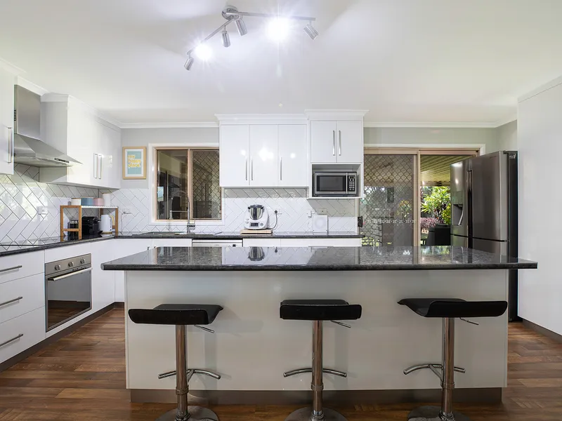 TO BE SEEN TO BE BELIEVED!! 4 bedrooms PLUS study!