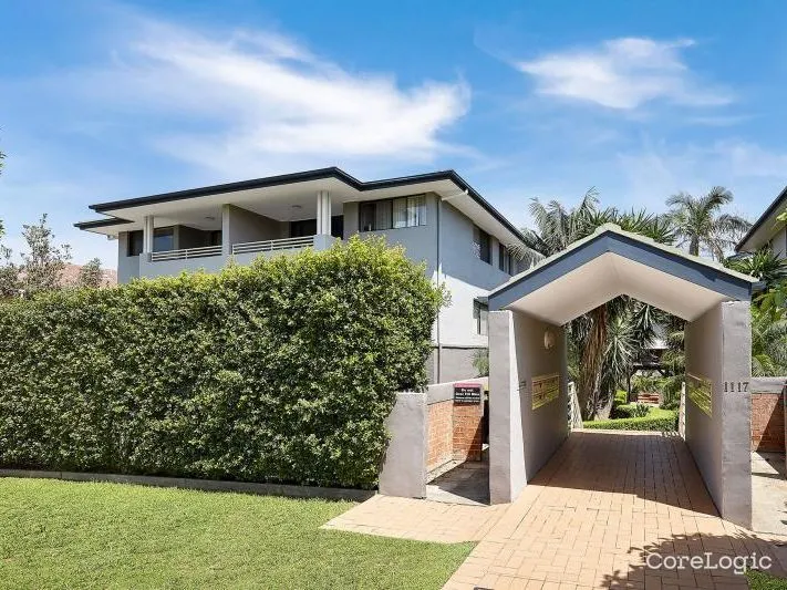Perfectly Located Sunny 2 Bedroom Apartment