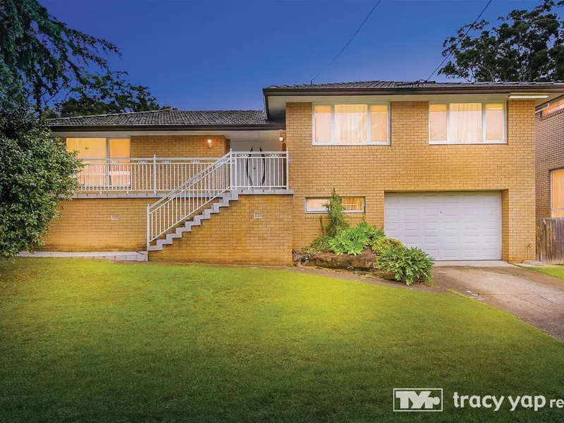 Very convenient brick family home, within top ranking school district, walking to local shops and park...