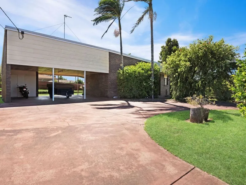 Cozy Two Bedroom Unit Close To Parkland 