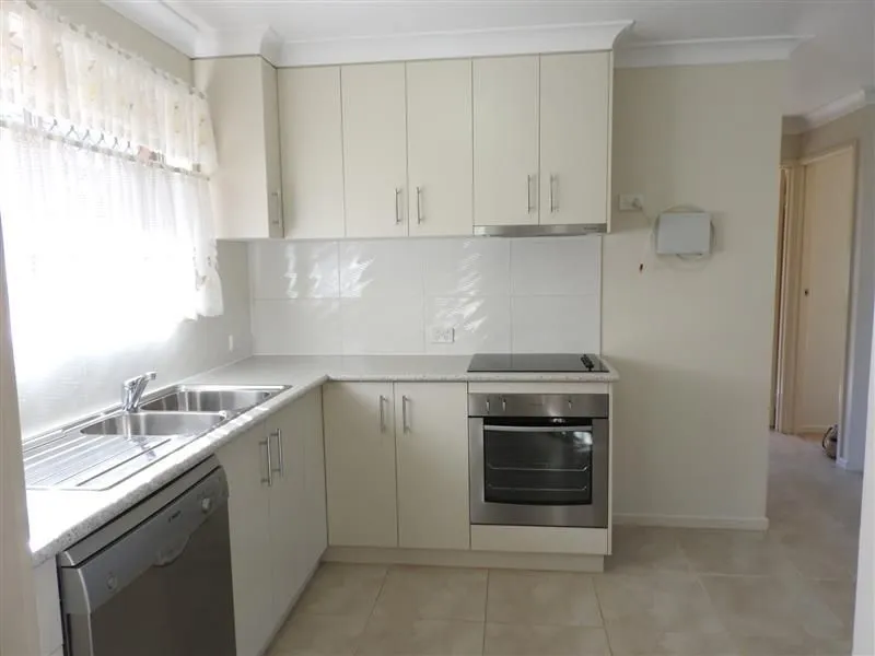 AIR-CONDITIONED FULLY RENOVATED DUPLEX UNIT CENTENARY HEIGHTS