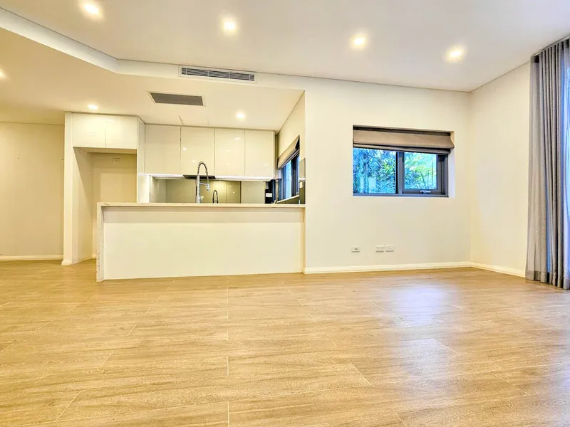 Spacious two bedroom apartment in Epping!