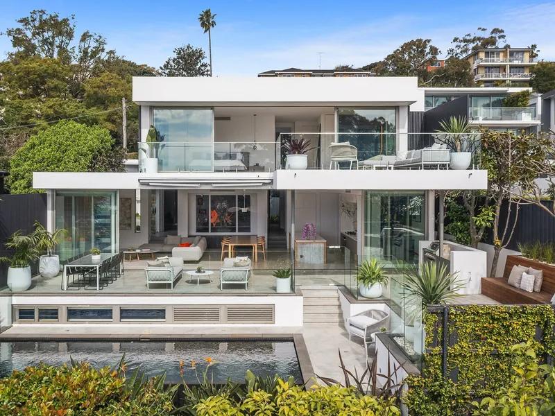 An inspirational property with views to Middle Harbour