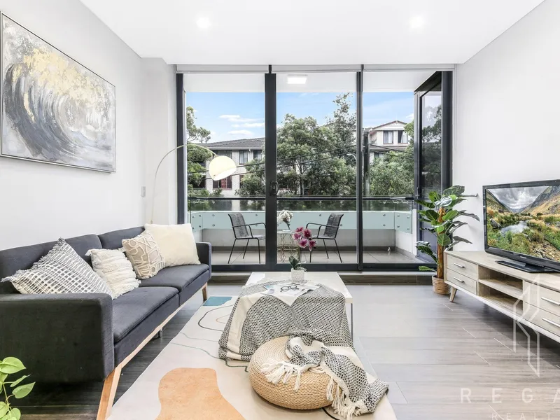 A stylish designer apartment of Comfort & Convenience with Private Leafy Outlook