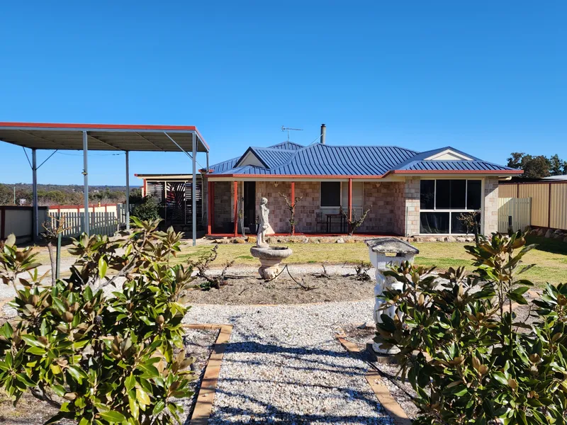 GREAT FAMILY HOME ON 1000m2 BLOCK