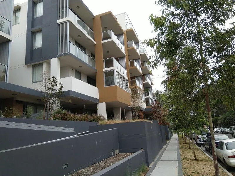 ONLY $555/w ! Modern Top floor HUGE 2 Bedrooms with Large Balconies!