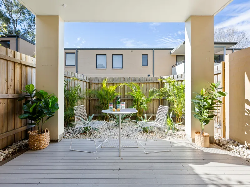 Bright and airy oversized studio with a courtyard