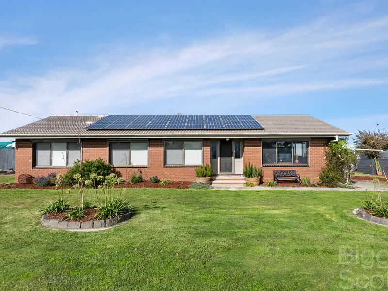 Ideally Located, Beautifully Maintained & Renovated Brick Family Home