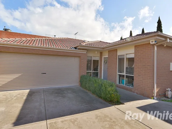 A modern 3 bedroom, 2 bathroom rear unit