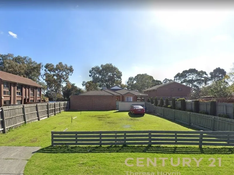 Big Land 876 sqm  Big Frontage able to build 1-2 units