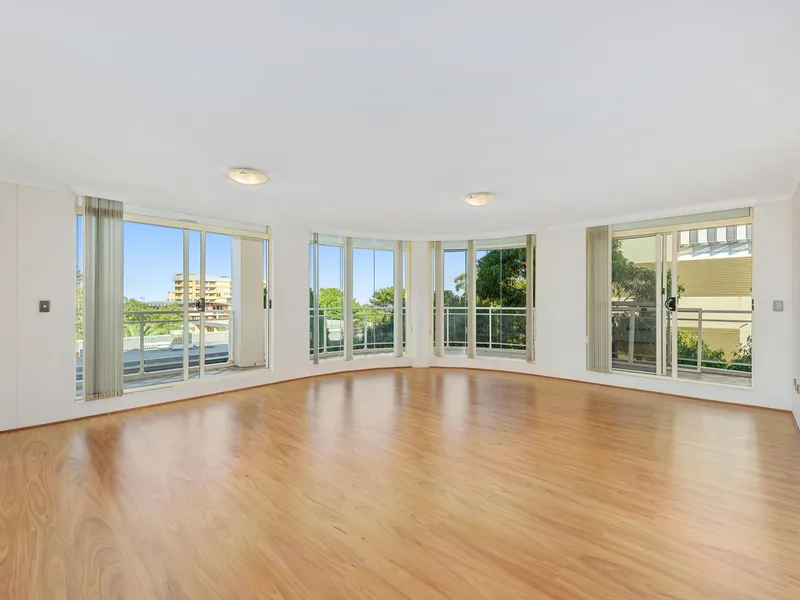 Three Bedroom Coastal Pad With Parking for Two Cars, Lifestyle & Location