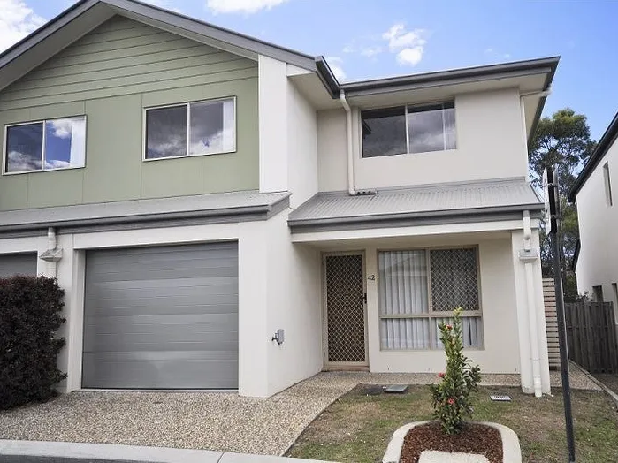 3 Bedroom Air-Conditioned Townhouse with Pool!