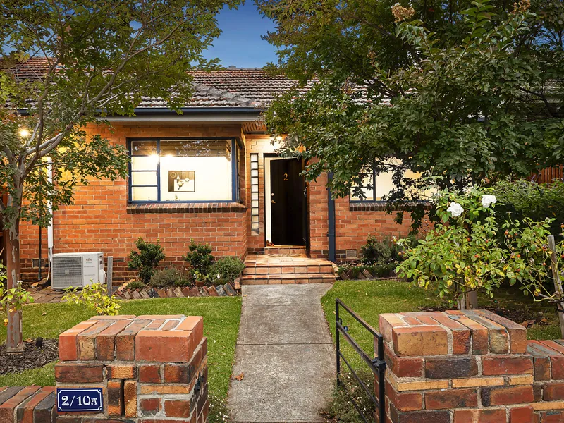 Easy-Living Excellence in a Prized Location