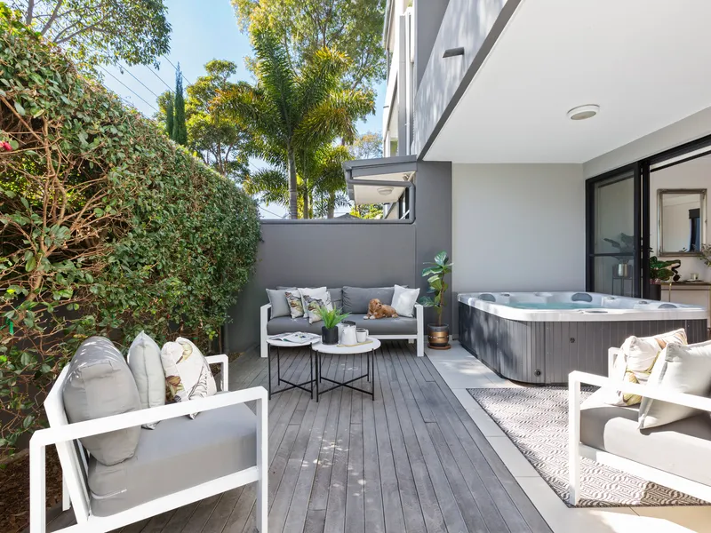 Stunning house-like apartment with private entry