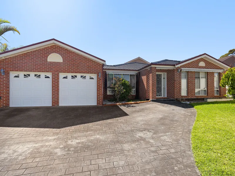 LARGE FAMILY HOME WITH INGROUND POOL