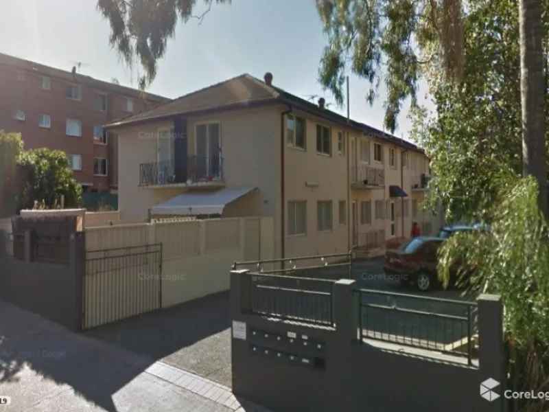 CLOSE TO SCHOOLS, SHOPS & TRANSPORT