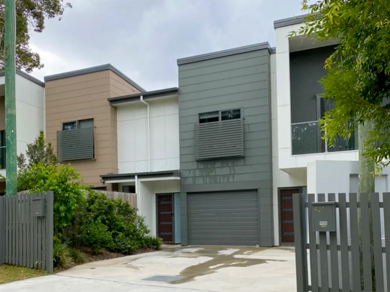 Spacious Modern Apartment with Private Courtyard - Convenience ++