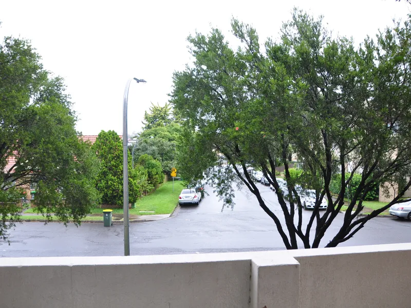 Ground floor ( top of Garage ) 3 bedroom 1 bathroom 1 toilet 1 car garage