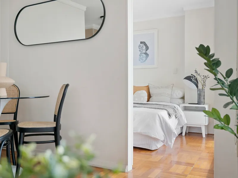 BRIGHT AND AIRY STUDIO APARTMENT IN THE HEART OF DARLINGHURST!