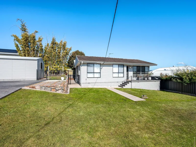 Contemporary Lakeside Living