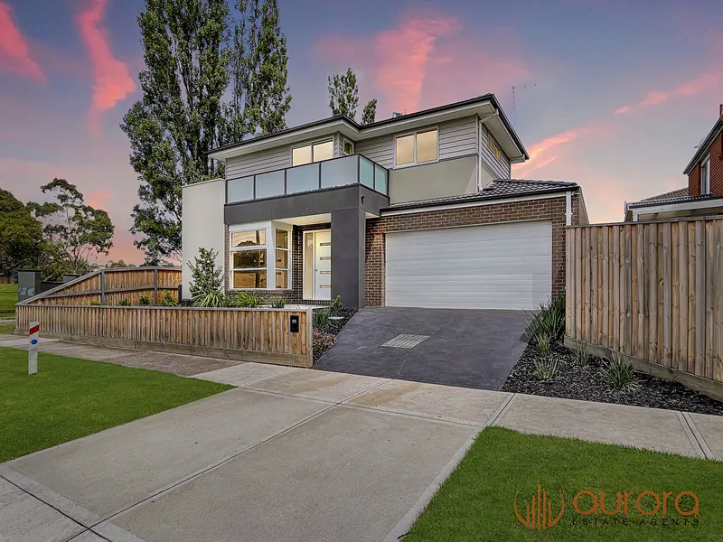 HIGH QUALITY LIVING WITH GORGEOUS VIEWS