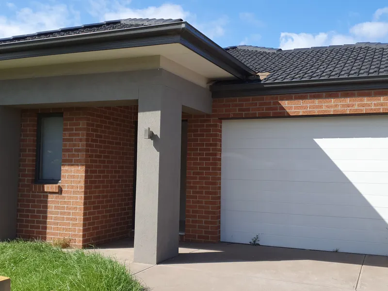 TRANSFORM THIS HOUSE INTO YOUR COSY HOME!