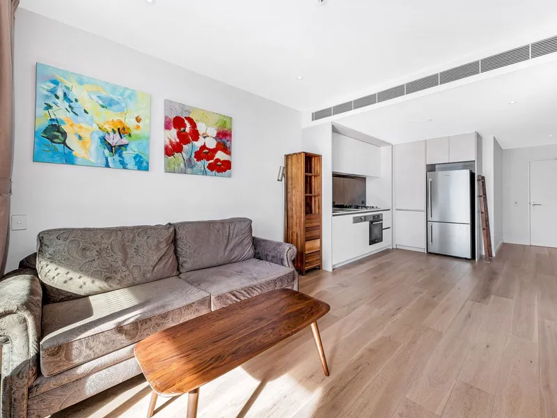 Fabulous North Facing harbour and city view Apartment with attractive price