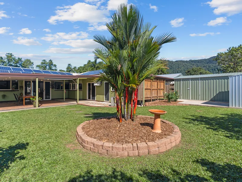 Multiple sheds & mutliple living spaces