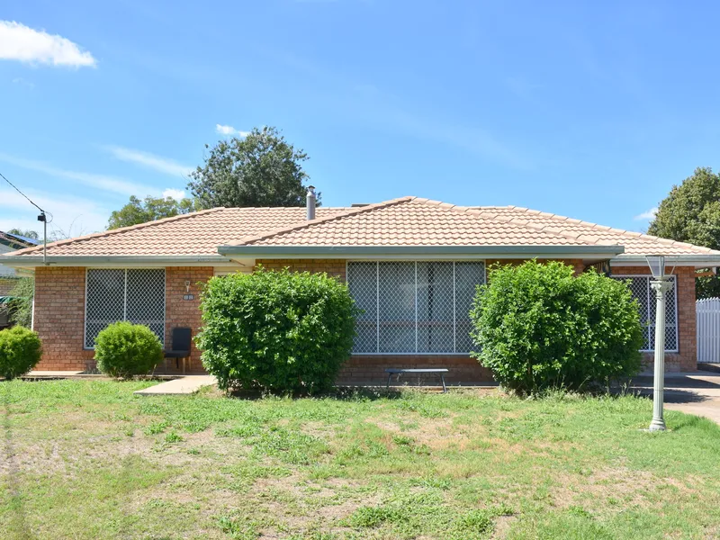 BRICK VENEER HOME IN AMAROO