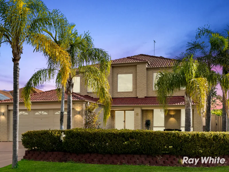 LARGE RENOVATED FAMILY HOME ! THE OAK RIDGE DESIGN