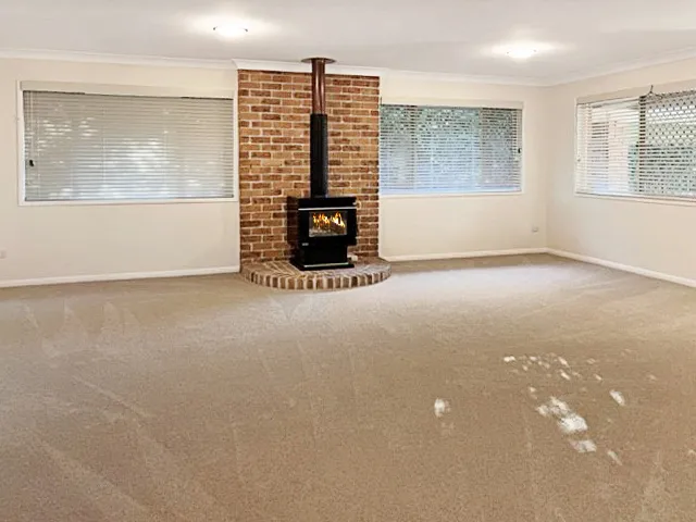 Executive sprawling lowset home in boutique pocket of Birkdale!