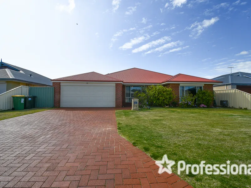 Large family home in Lakelands!