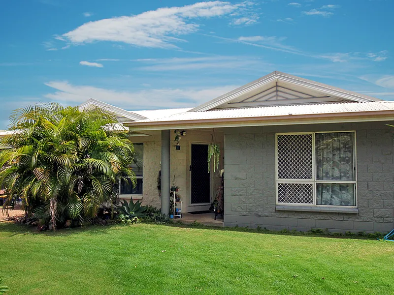 LOVELY HOME WITH POOL
