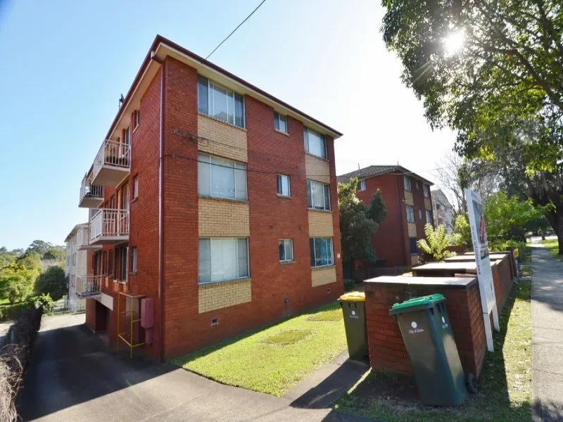 One Bedroom Unit Close To West Ryde Station