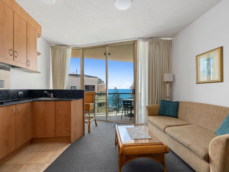 Breathtaking Top Floor Mooloolaba Beach Waterfront Studio