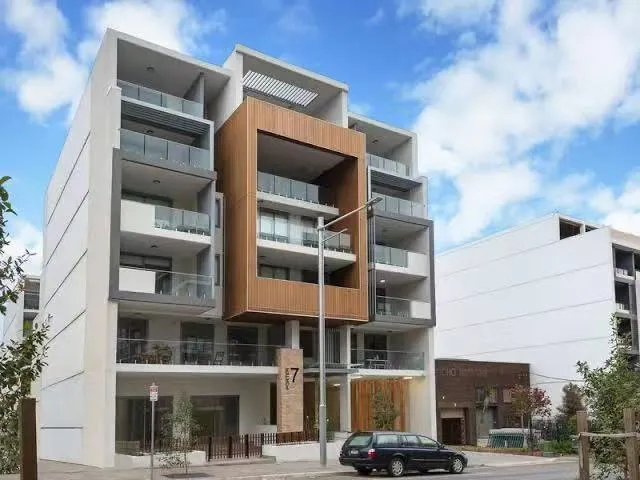 Spacious 1 Bedroom with DUAL Balconies