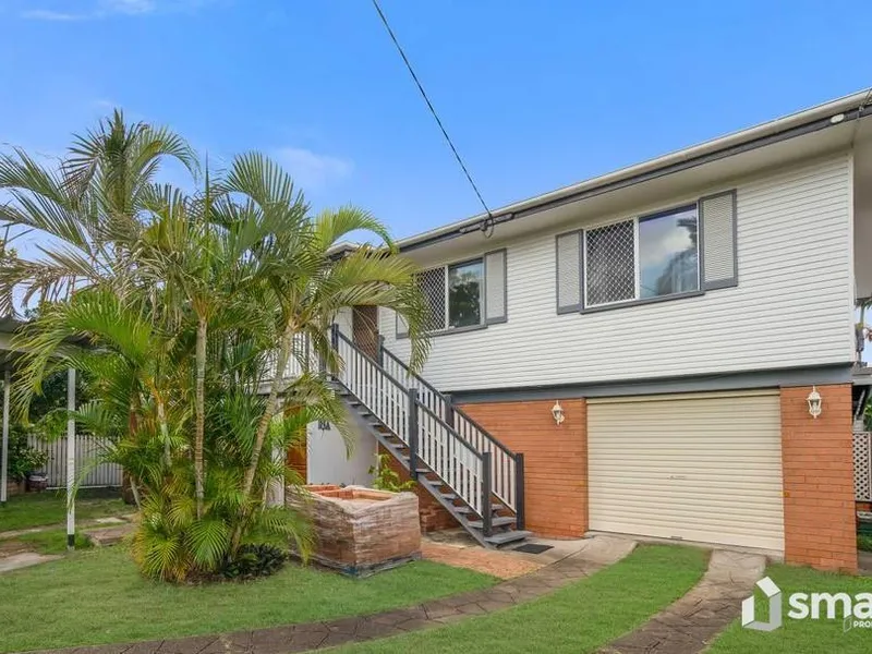 Upstairs Duplex - Great Location!