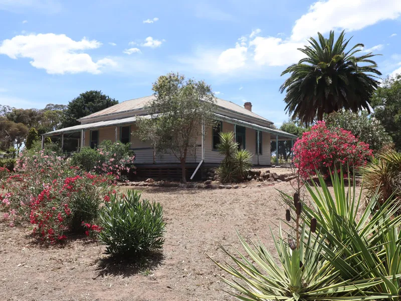 Leisurely Country Living at ''Erindale''