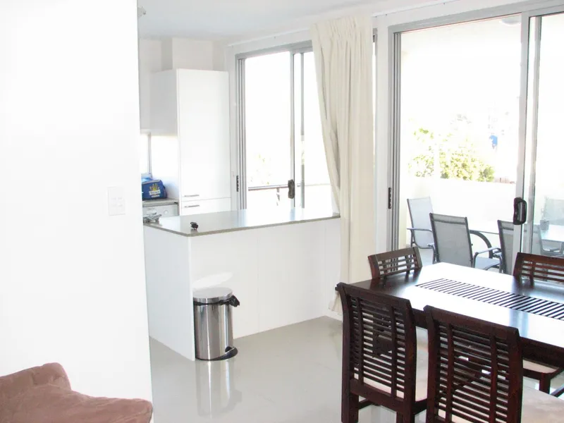 Modern Luxurious Garden City Apartment Right next to Coles!