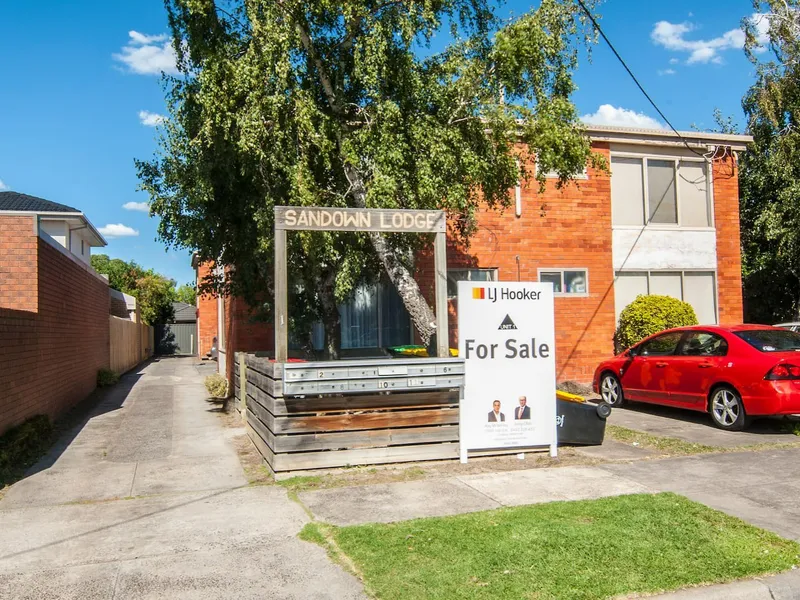 One Bedroom - Walk To Station