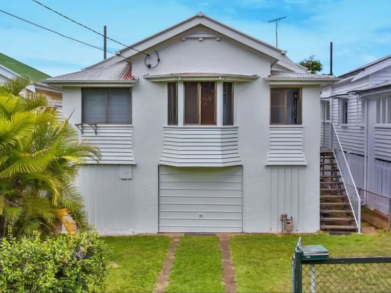 CHARMING HIGHSET TWO BEDROOM HOME
