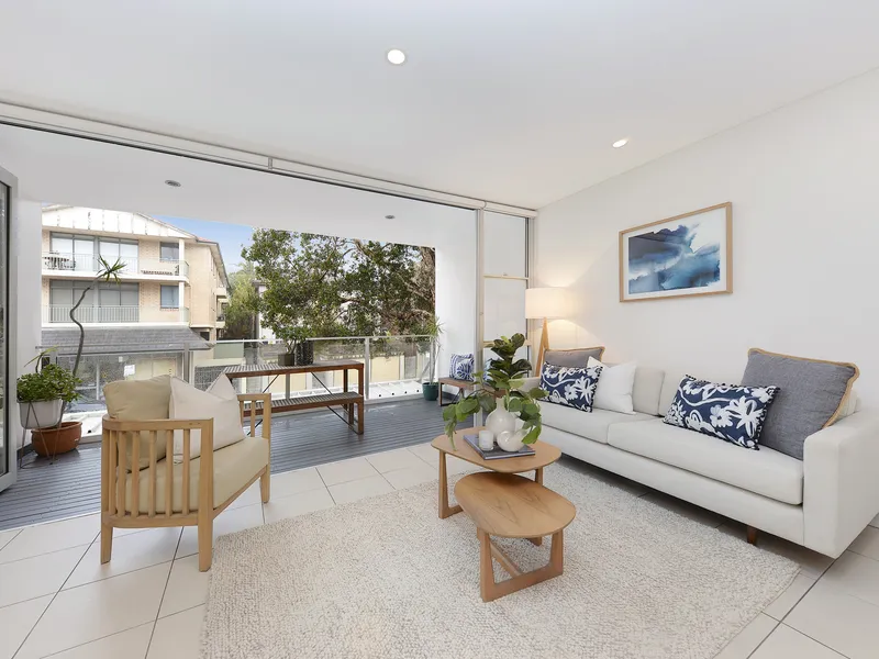 Swanky Living in an Exceptional Locale