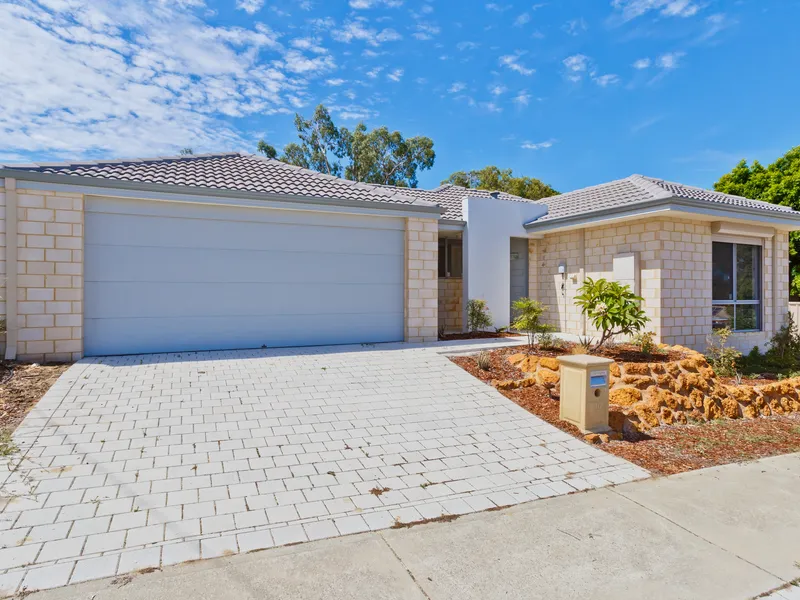 ***FRONT UNIT IN GREAT LOCATION***