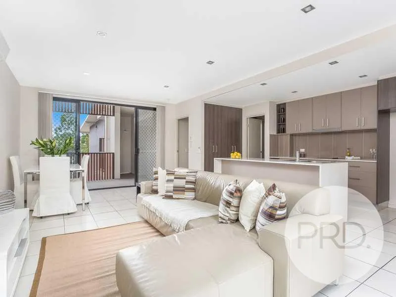 MAKE THE CALL....THIS UNIT IS PERFECT FOR THE OWNER OCCUPIER OR INVESTOR ALIKE