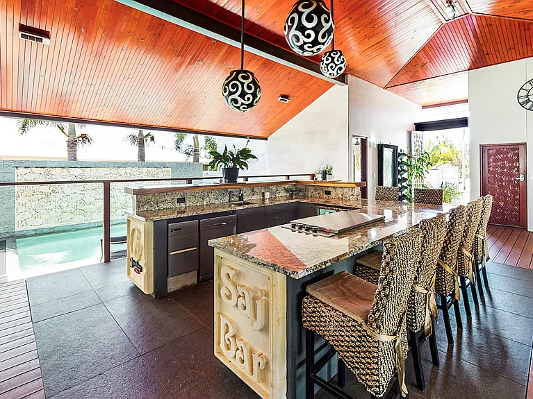 EXQUISITE RESORT STYLE LIVING!!