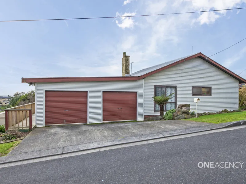 Views & flexible floor plan which are so rare to come by at the moment!